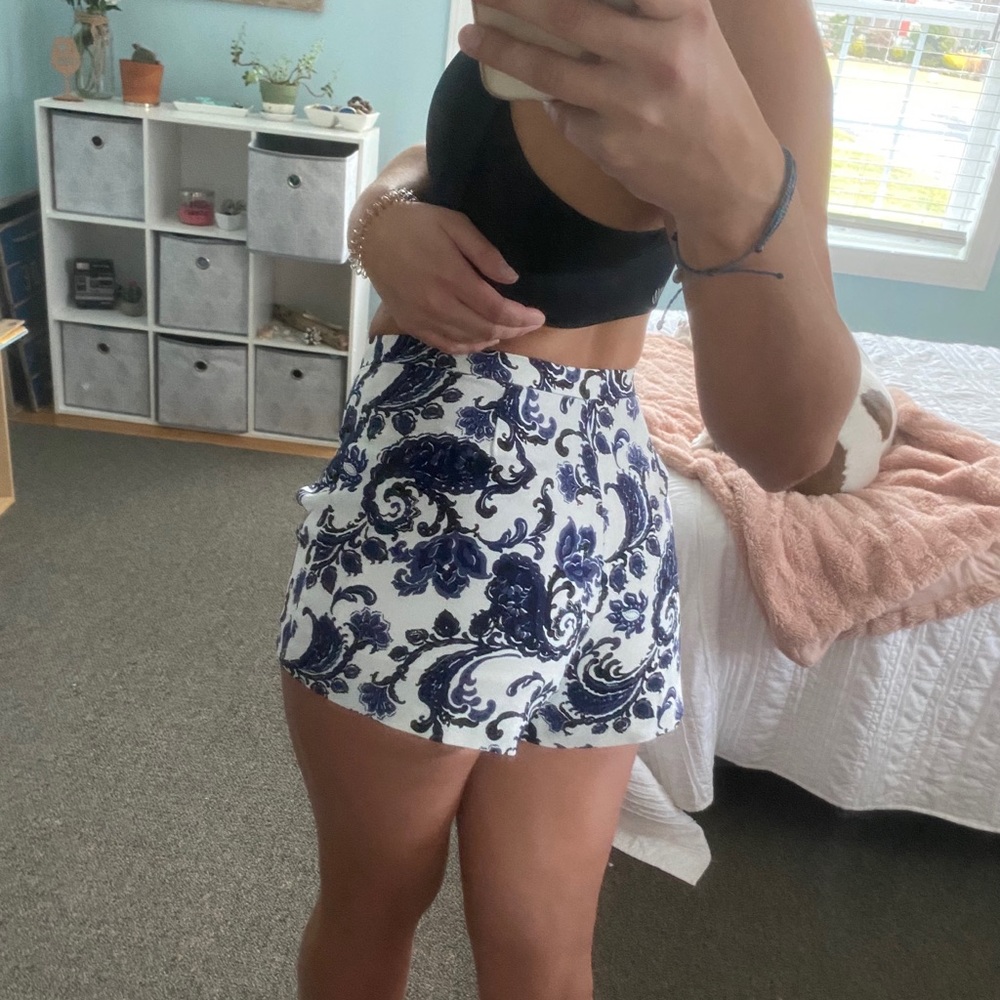 Patterned shorts! - Picture 2 of 5
